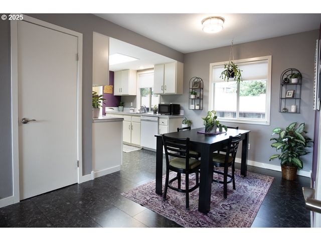 12160 Sw ROYAL Ct B, King City, OR 97224