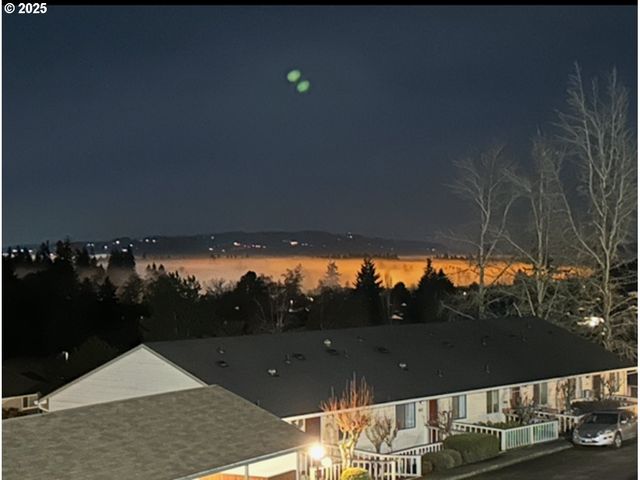 12160 Sw ROYAL Ct B, King City, OR 97224