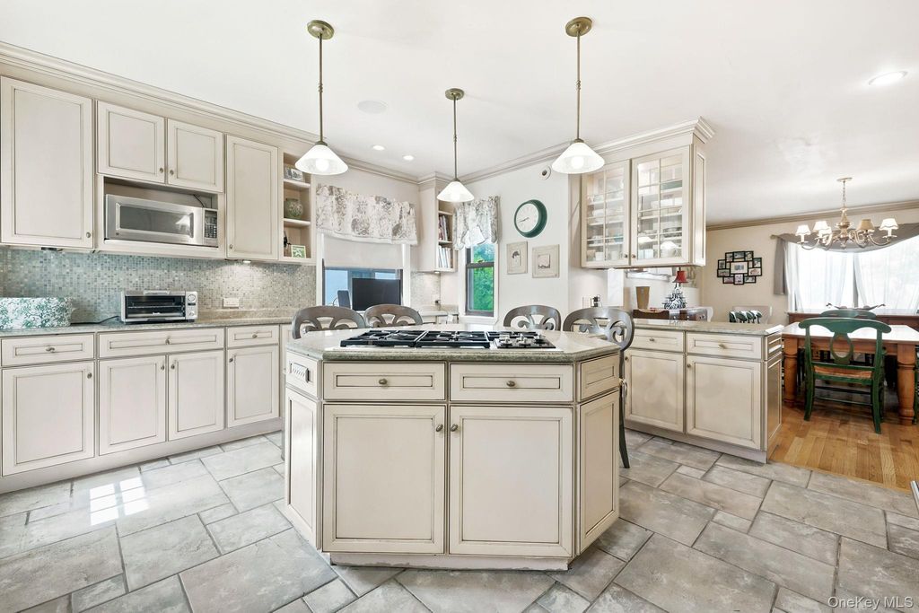 873 James Street, Pelham, NY 10803 — photo 2