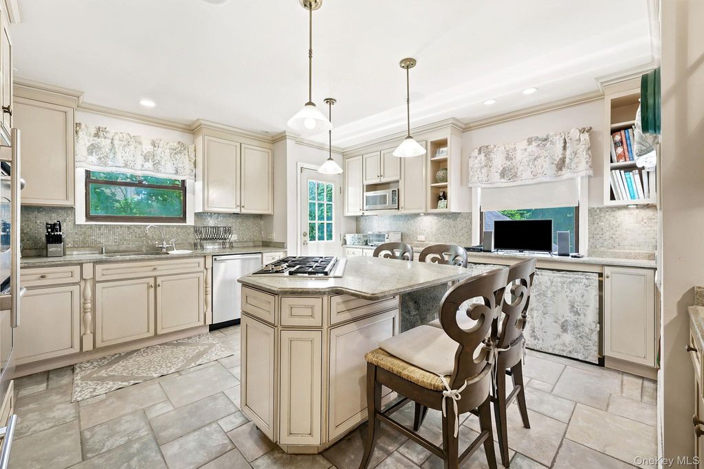 873 James Street, Pelham, NY 10803 — photo 3