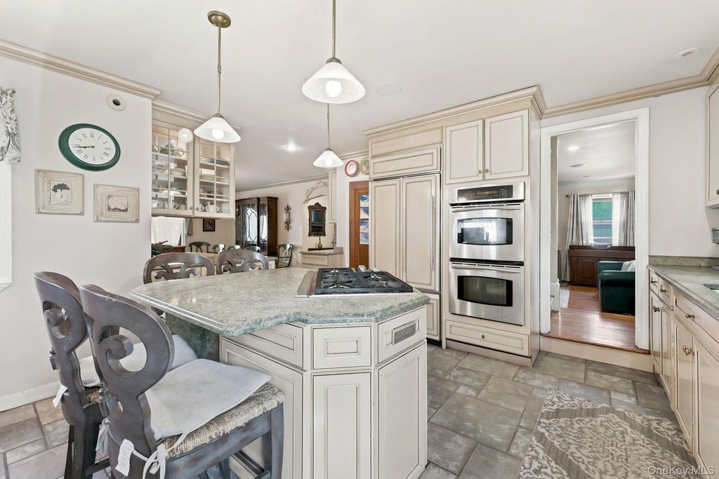 873 James Street, Pelham, NY 10803 — photo 4