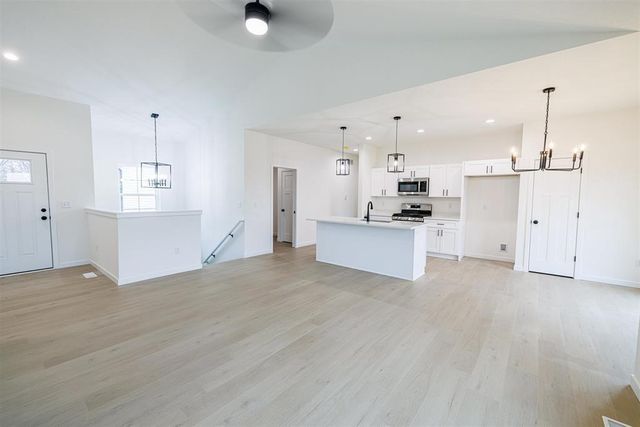 3821 N Woodbury Lane, Janesville, WI 53545