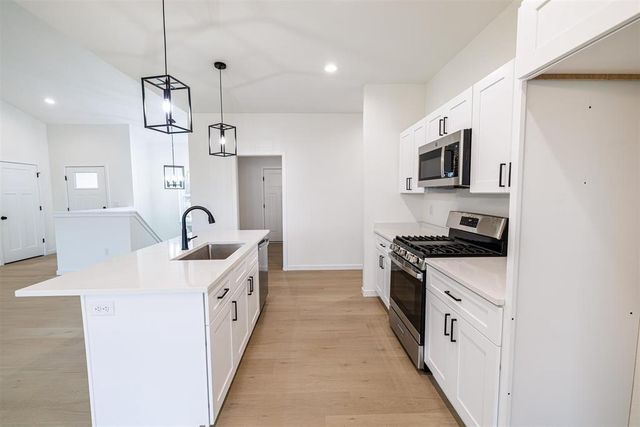 3821 N Woodbury Lane, Janesville, WI 53545