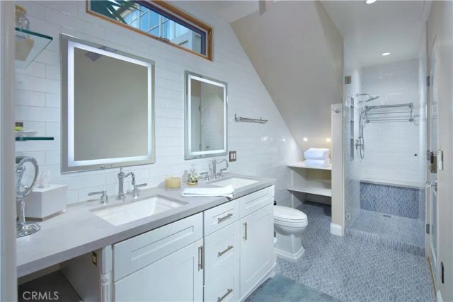1311 W Bay Avenue, Newport Beach, CA 92661