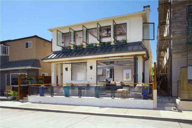 1311 W Bay Avenue, Newport Beach, CA 92661