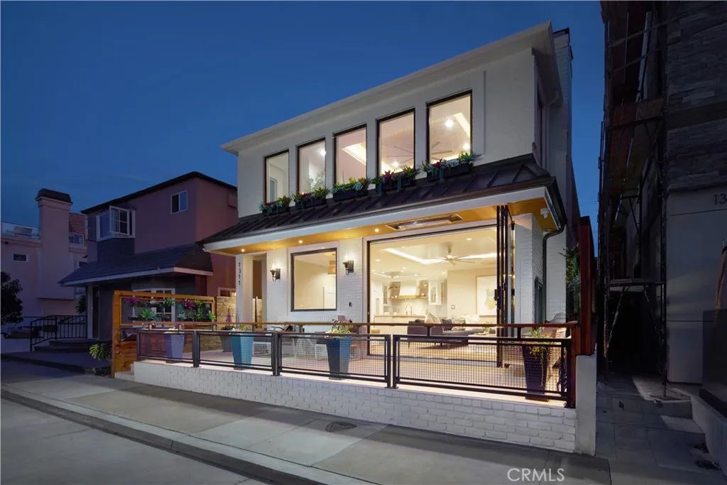1311 W Bay Avenue, Newport Beach, CA 92661