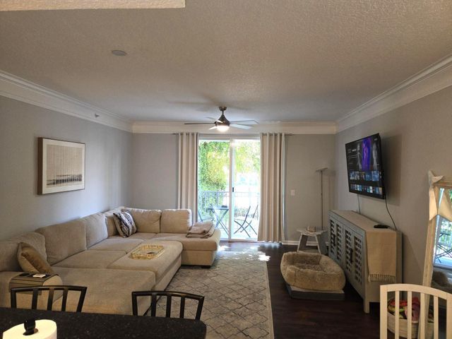 2024 Alta Meadows Lane 808, Delray Beach, FL 33444