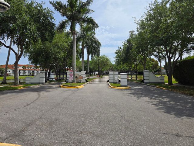 2024 Alta Meadows Lane 808, Delray Beach, FL 33444