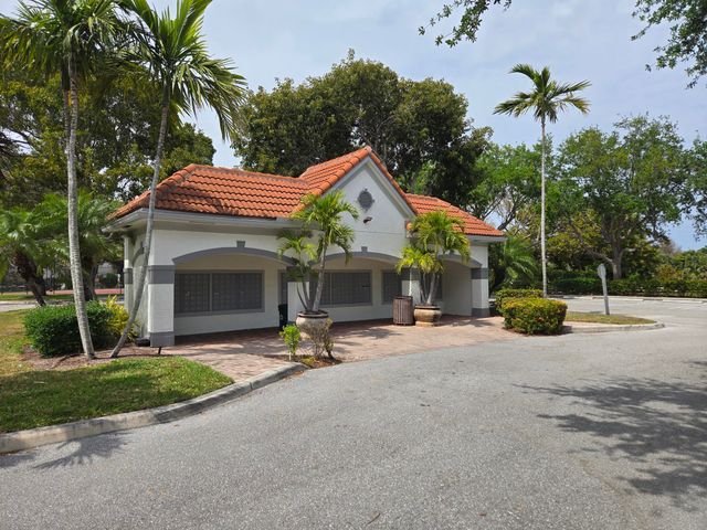 2024 Alta Meadows Lane 808, Delray Beach, FL 33444