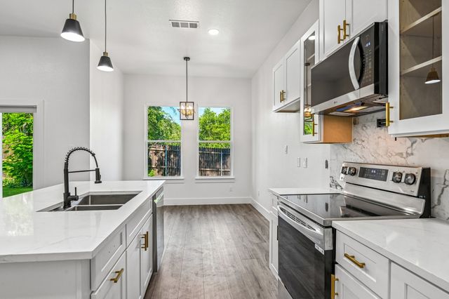 2504 Vaughn Boulevard, Fort Worth, TX 76105