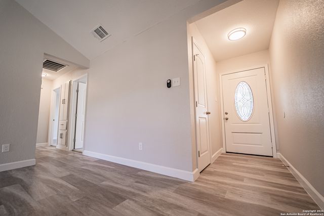 5866 Cliff Path, San Antonio, TX 78250