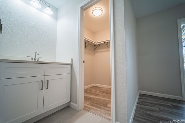 5866 Cliff Path, San Antonio, TX 78250