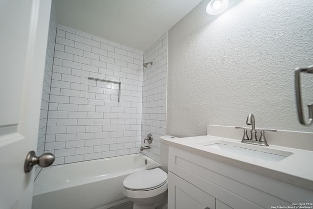5866 Cliff Path, San Antonio, TX 78250