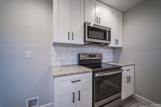 5866 Cliff Path, San Antonio, TX 78250