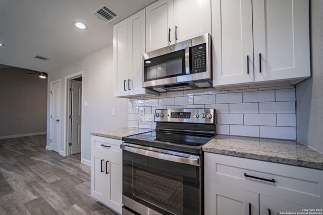 5866 Cliff Path, San Antonio, TX 78250