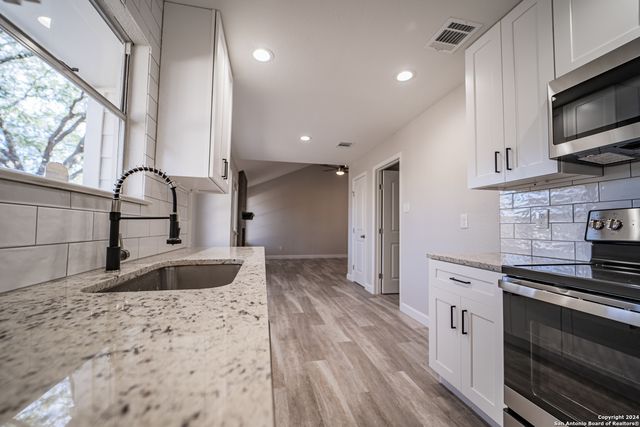 5866 Cliff Path, San Antonio, TX 78250