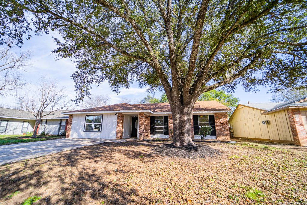 5866 Cliff Path, San Antonio, TX 78250