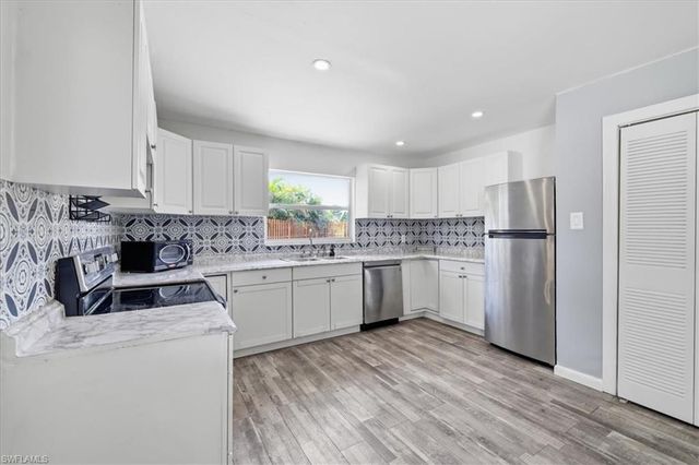 218 Poe AVE, North Fort Myers, FL 33917