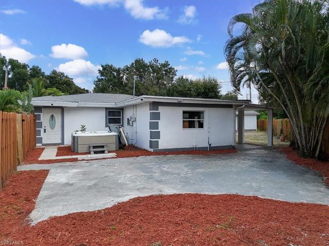 218 Poe AVE, North Fort Myers, FL 33917