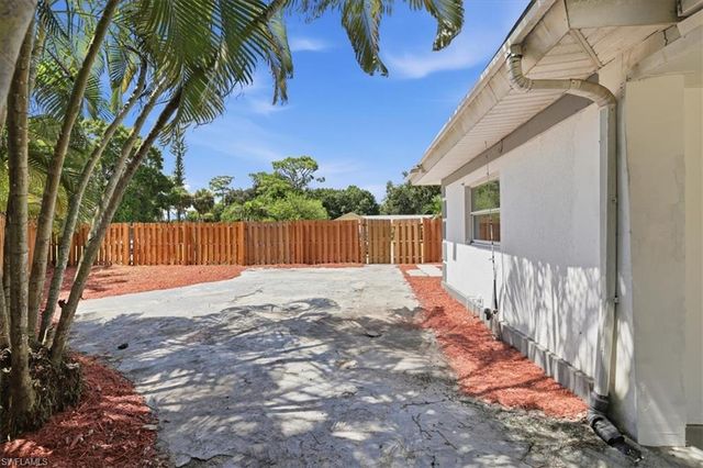218 Poe AVE, North Fort Myers, FL 33917