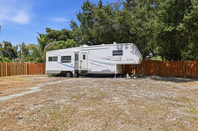 218 Poe AVE, North Fort Myers, FL 33917
