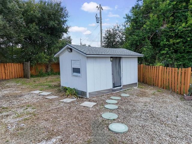 218 Poe AVE, North Fort Myers, FL 33917