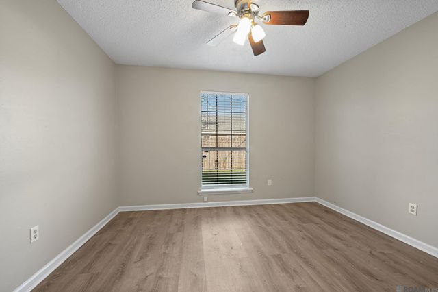 37446 E Hillside Dr, Prairieville, LA 70769