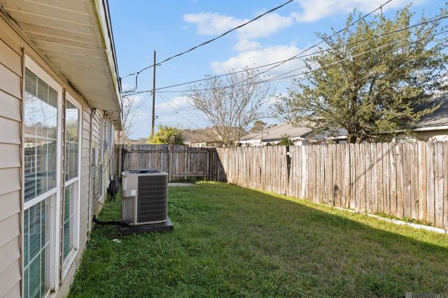 37446 E Hillside Dr, Prairieville, LA 70769