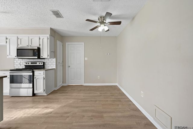 37446 E Hillside Dr, Prairieville, LA 70769