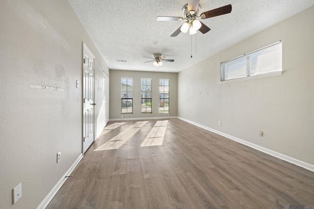 37446 E Hillside Dr, Prairieville, LA 70769