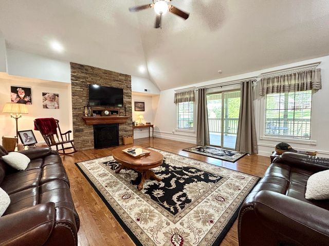 361 Kolsons Landing Drive, Somerset, KY 42503