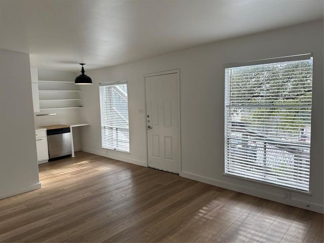 100 Blue Ridge TRL 1, West Lake Hills, TX 78746