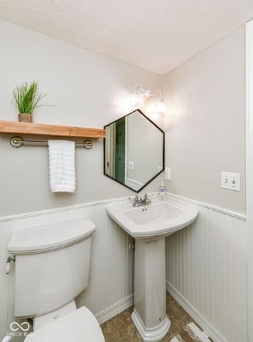 13035 Wembly Road, Carmel, IN 46033