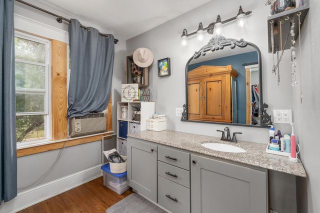 6026 W franklin, Wichita, KS 67212