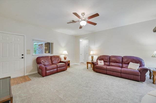 274 Akaloa DR, Bastrop, TX 78602