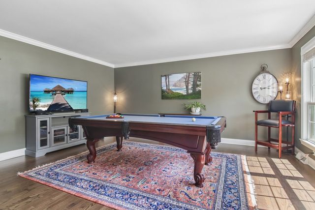 1204 Parliament Court, Libertyville, IL 60048