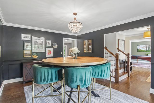 1204 Parliament Court, Libertyville, IL 60048
