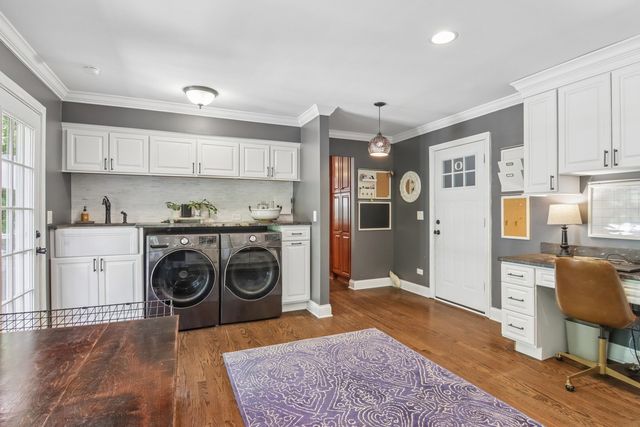 1204 Parliament Court, Libertyville, IL 60048