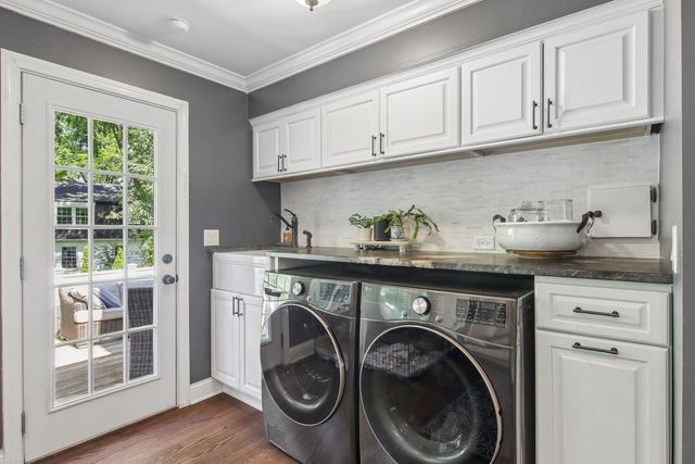 1204 Parliament Court, Libertyville, IL 60048