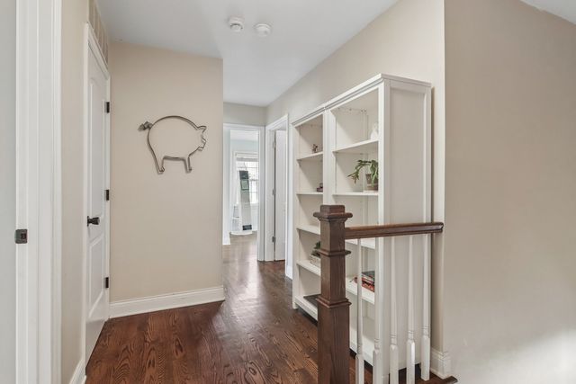 1204 Parliament Court, Libertyville, IL 60048