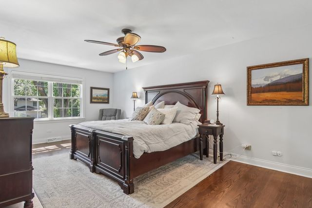 1204 Parliament Court, Libertyville, IL 60048