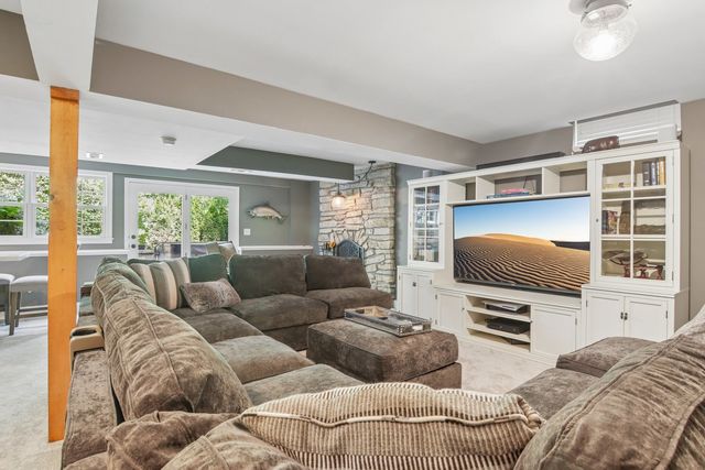 1204 Parliament Court, Libertyville, IL 60048
