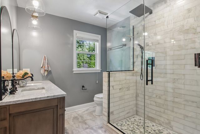 1204 Parliament Court, Libertyville, IL 60048
