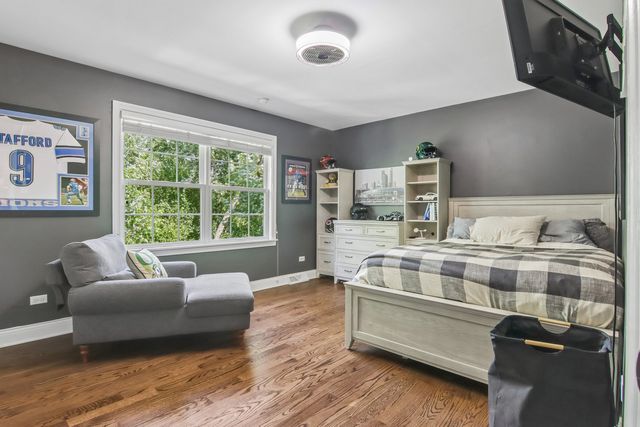1204 Parliament Court, Libertyville, IL 60048