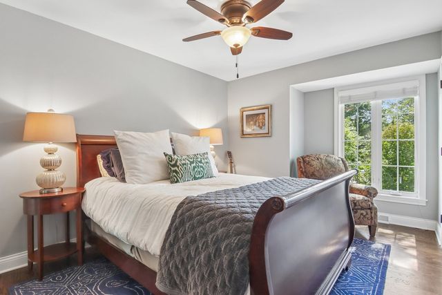 1204 Parliament Court, Libertyville, IL 60048