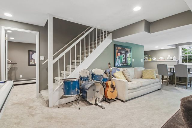 1204 Parliament Court, Libertyville, IL 60048