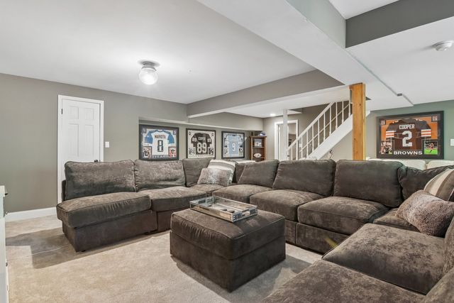 1204 Parliament Court, Libertyville, IL 60048