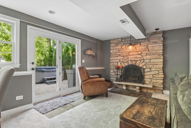 1204 Parliament Court, Libertyville, IL 60048