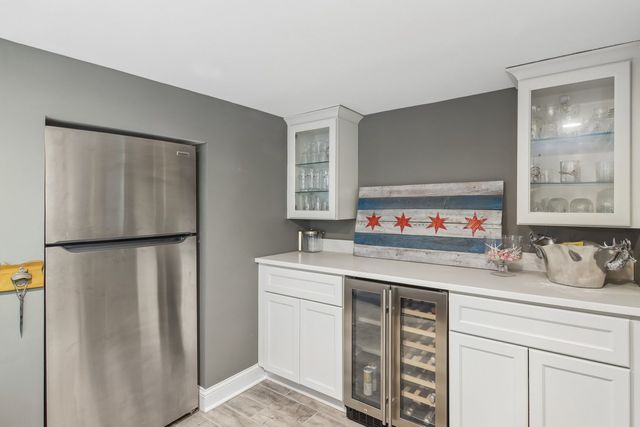 1204 Parliament Court, Libertyville, IL 60048