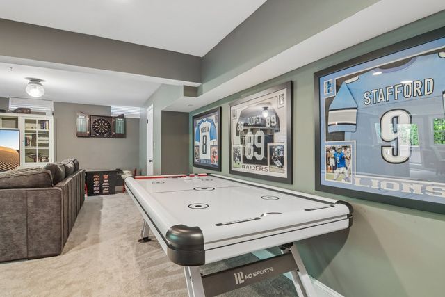 1204 Parliament Court, Libertyville, IL 60048